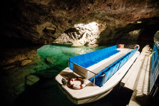 hajókázás Seegrotte-ban